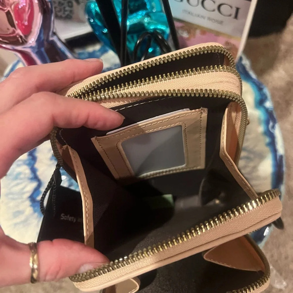 American Bee NWT Women's Pink Soft Vegan Leather Wallet/Cross Body - Picture 8 of 9